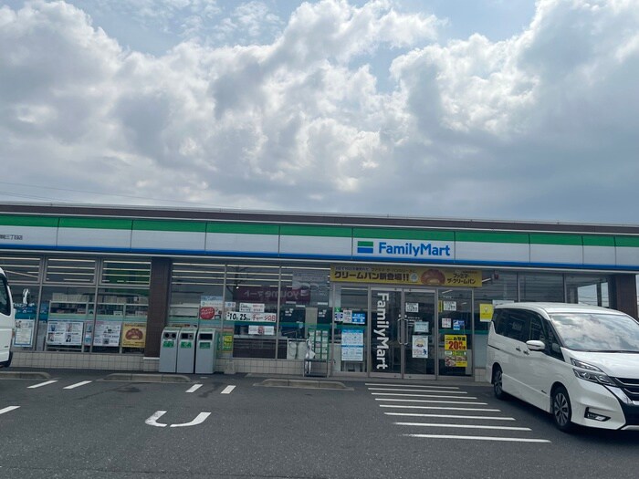 ファミリーマート八幡御開3丁目店(コンビニ)まで400m クレストコ－トⅡ