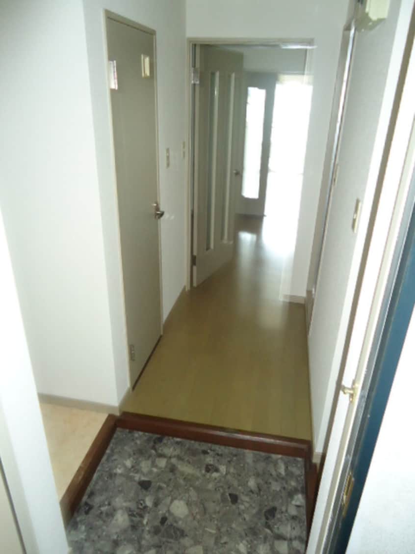 廊下 エリーナ高宮