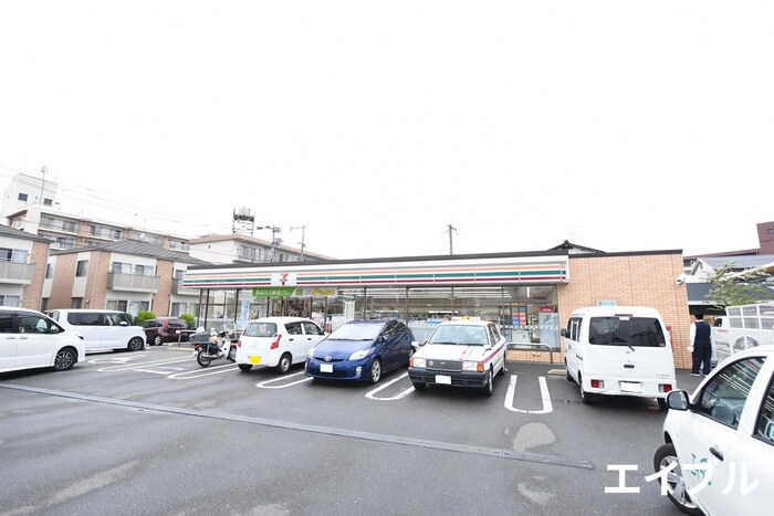 セブンイレブン横手3丁目店(コンビニ)まで400m フロンティア横手