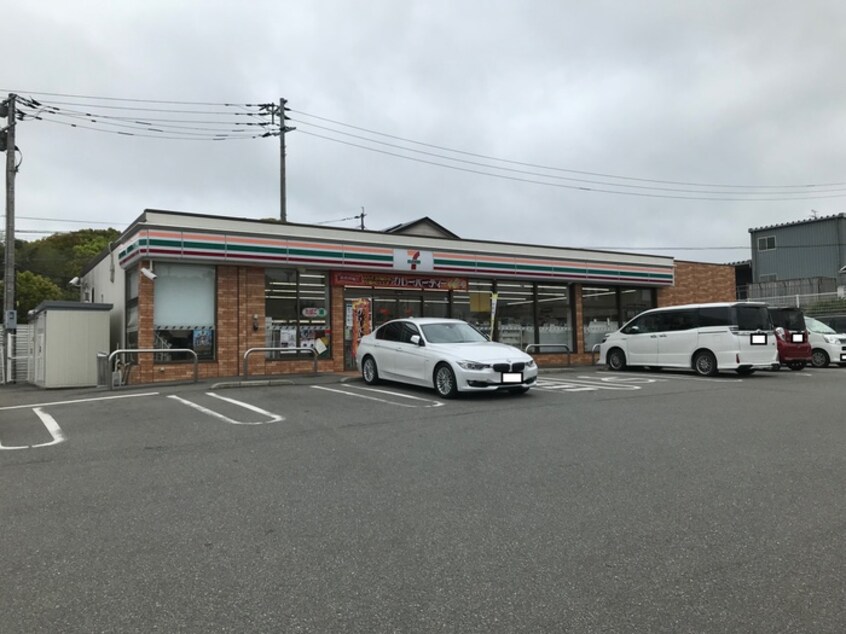 セブンイレブン飯塚川島バイパス店(コンビニ)まで358m サニーコート川島　Ｂ棟
