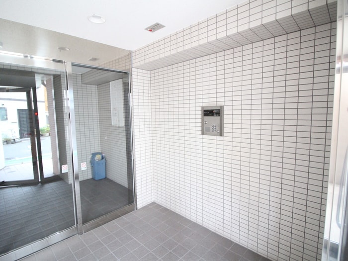 エントランス部分 カーザ・ビアンカ元町