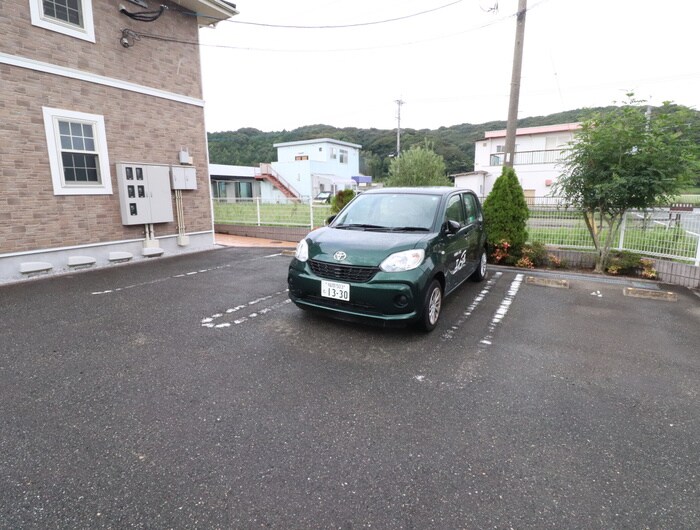 駐車場 オリ－ブの木