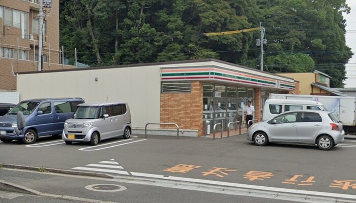 セブン-イレブン 小倉上到津４丁目店(コンビニ)まで1200m シャトレ泉台Ⅱ　Ａ棟