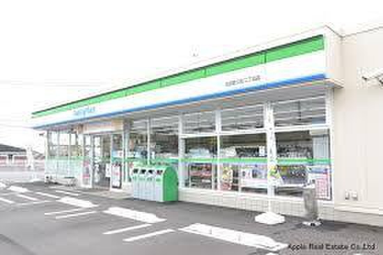 ファミリーマート苅田町若久町2丁目店(コンビニ)まで900m プラスラミチエ朽網