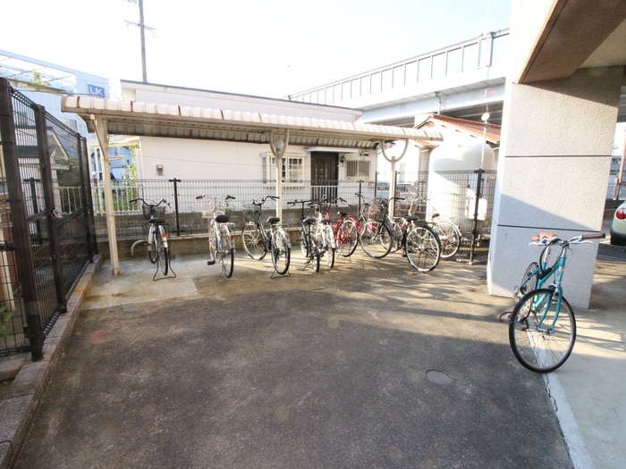 駐輪場 レブリアント賀茂