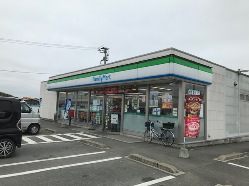 ファミリーマート嘉麻平店(コンビニ)まで586m サンコー枝坂コーポ