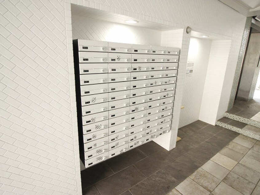 エントランス部分 エルザビル馬借47