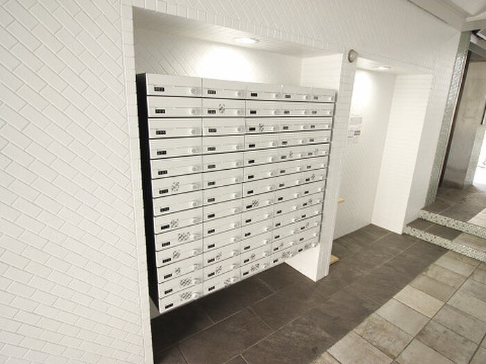 エントランス部分 エルザビル馬借47