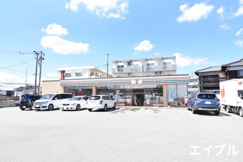 セブンイレブン(コンビニ)まで500m BRAVE　BASE　久留米東Ｂ棟