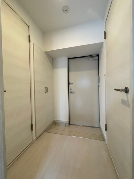 玄関 MODERN PALAZZO KEGO SUN