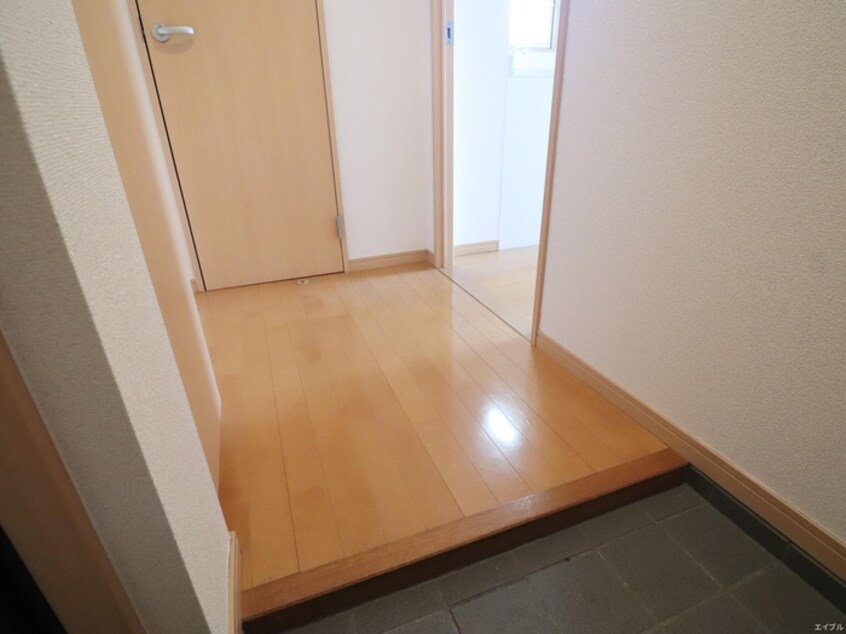 玄関 ベルドール赤間