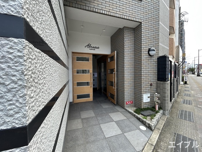 エントランス部分 アブレスト野間