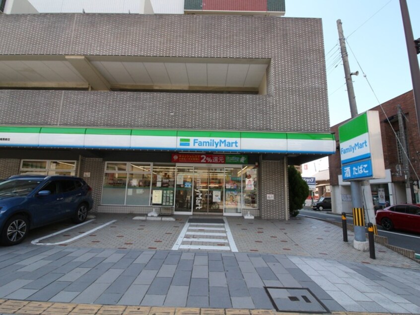 ファミリーマート八幡黒崎店(コンビニ)まで350m LEGEND　KUROSAKI