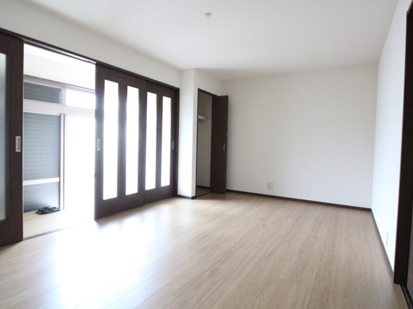 居室 岡田店舗付棟割（9-14）