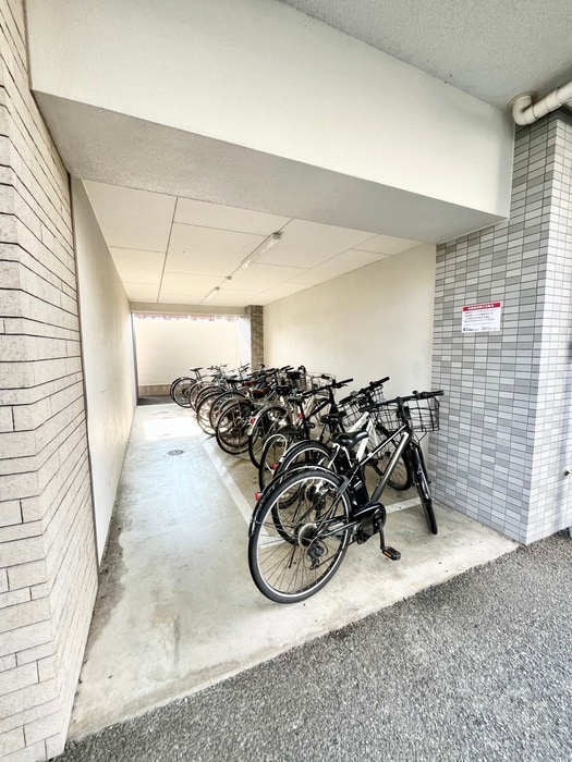 駐輪場 クレシア