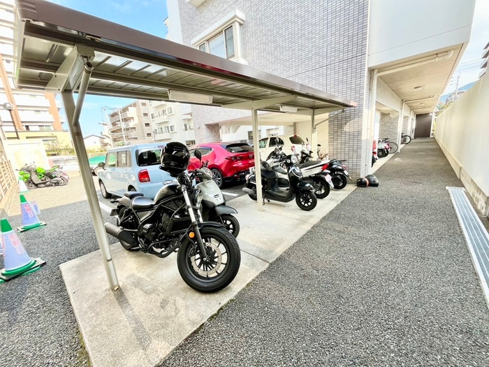 バイク置き場 クレシア