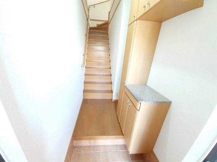 玄関 ウッドクリークテラスＢ棟