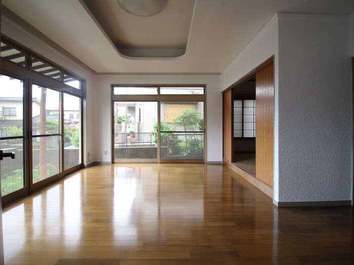 居室 長行貸家