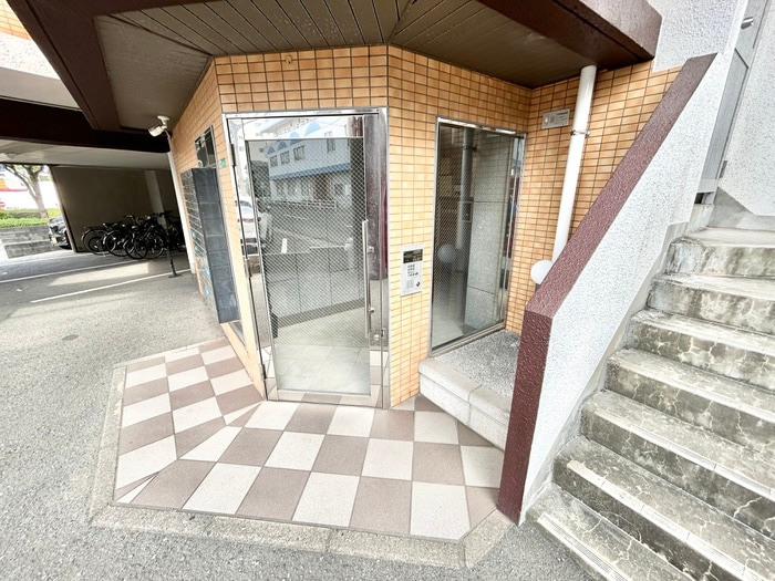 エントランス部分 グランディール渡辺