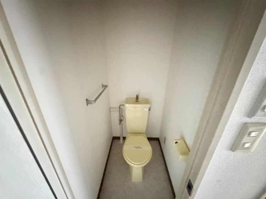 トイレ ｵｰｸﾗﾝドｱｻｰﾄ折尾