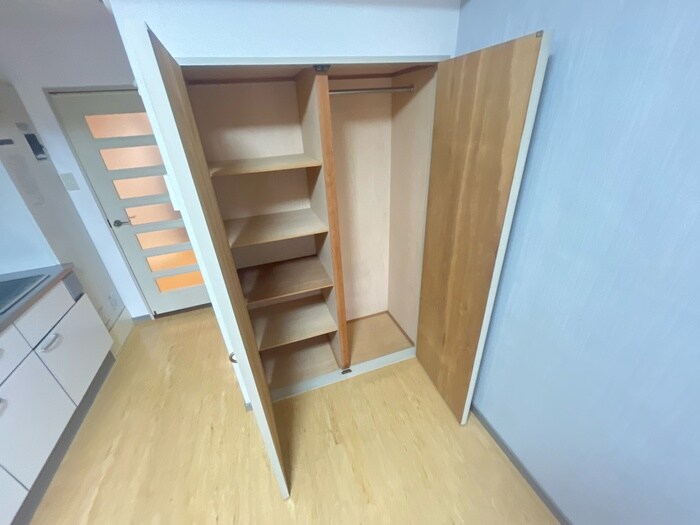 収納 ｵｰｸﾗﾝドｱｻｰﾄ折尾