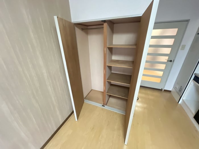 収納 ｵｰｸﾗﾝドｱｻｰﾄ折尾