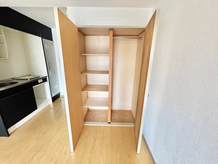 収納 ｵｰｸﾗﾝドｱｻｰﾄ折尾