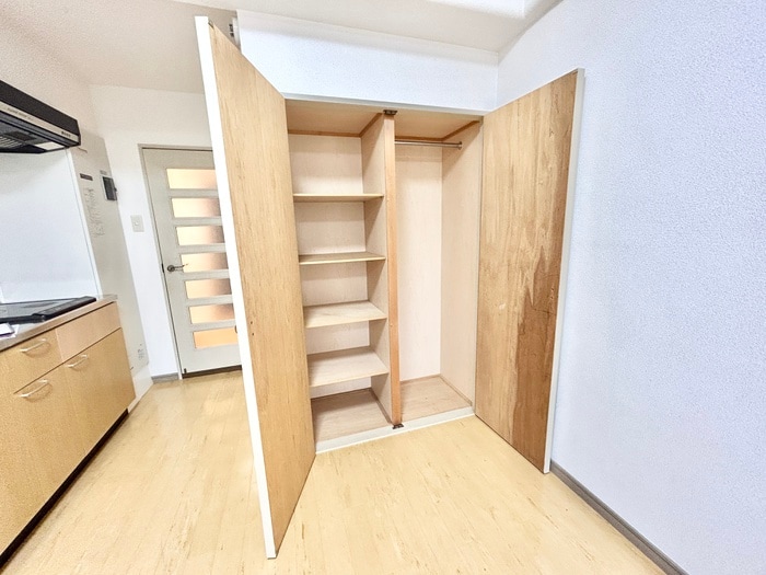 収納 ｵｰｸﾗﾝドｱｻｰﾄ折尾