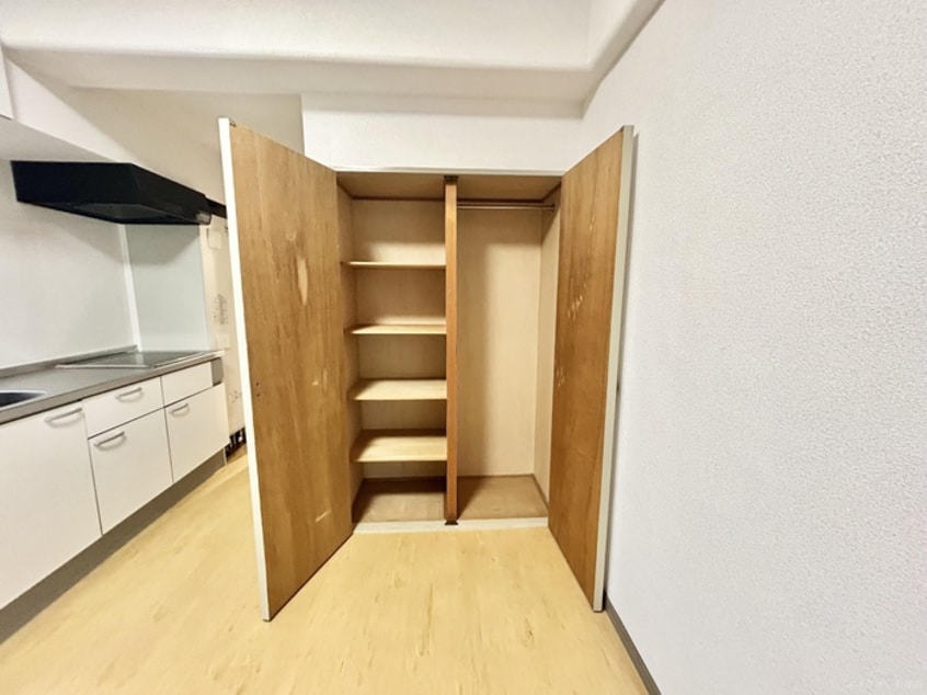 収納 ｵｰｸﾗﾝドｱｻｰﾄ折尾