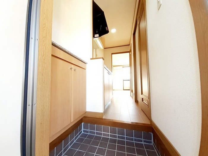 玄関 ネオガ－デン朽網東