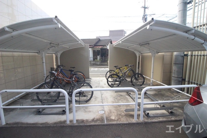 駐輪場 マ　クレール