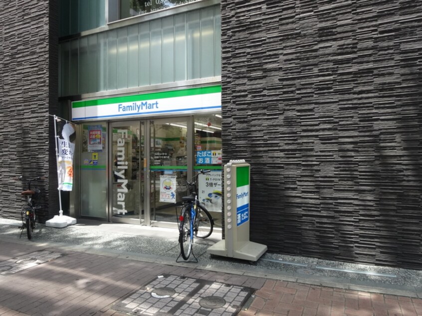 ファミリーマート(コンビニ)まで350m エステ－ト・モア・赤坂(908)