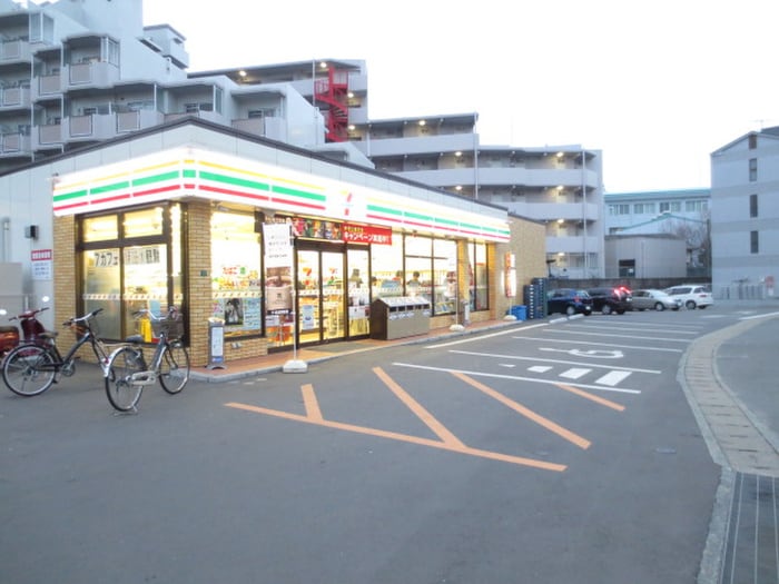 セブンイレブン(コンビニ)まで620m レスポアール城南