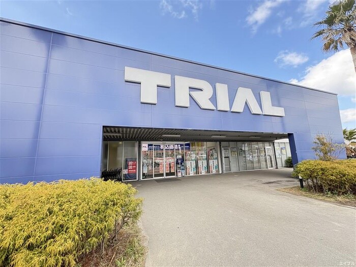 スーパーセンタートライアルアイランドシティ店(ディスカウントショップ)まで850m ｱｲﾗﾝﾄﾞﾀﾜｰｽｶｲｸﾗﾌﾞC棟(425)