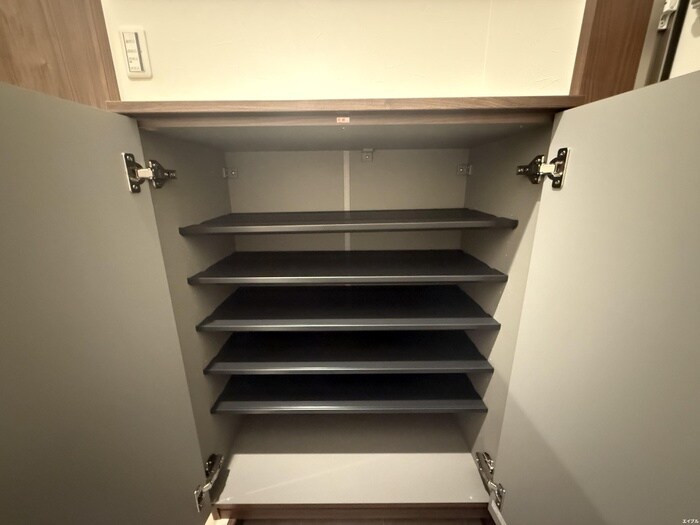 靴箱 Le Lien Blanc 空港前