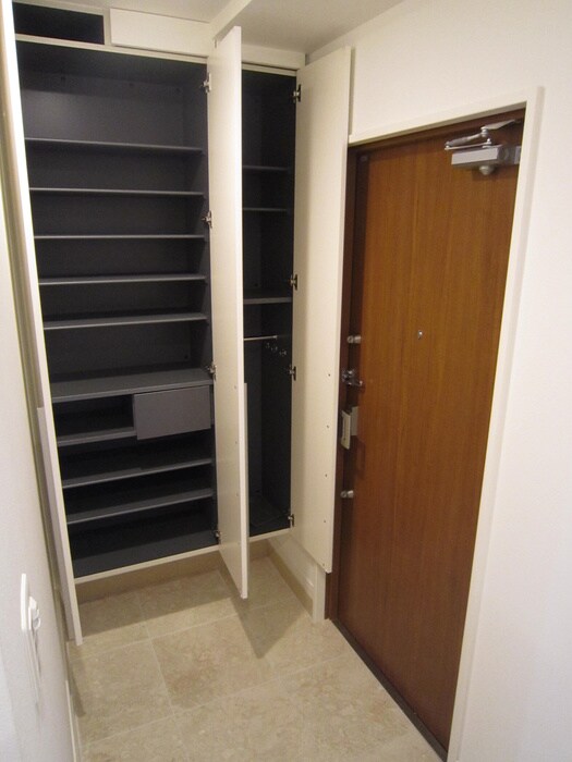 靴箱 ｴｸﾞｾﾞ博多ｺﾝﾄﾞﾐﾆｱﾑ（1111）