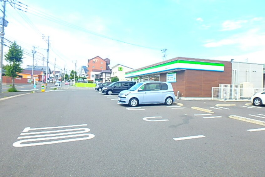 ファミリーマート若松高須東三丁目店(コンビニ)まで745m Ｒｉｎ－Ａｉ アパ－ト