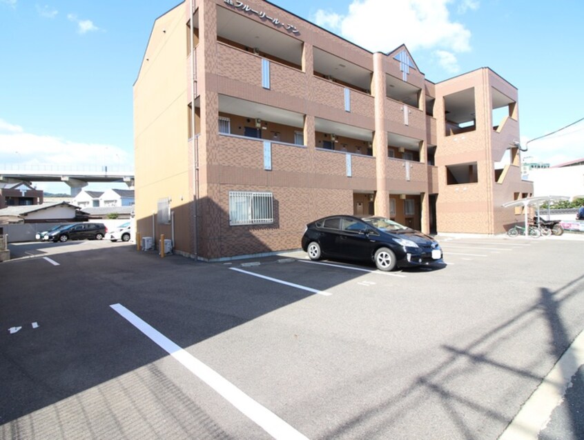 駐車場 フルーリール・アン