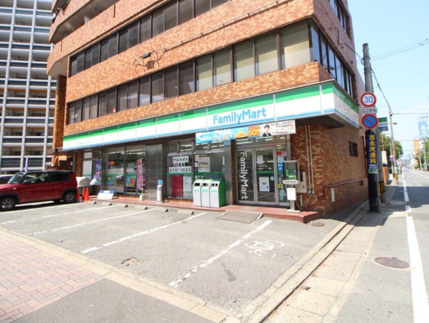 ファミリーマート博多堅粕三丁目店(コンビニ)まで290m ノアーズアーク博多北