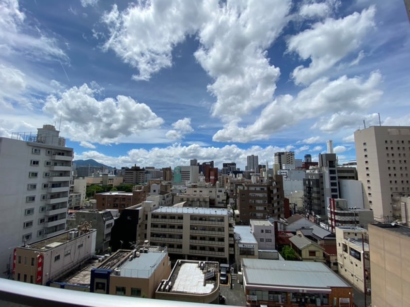 室内からの展望 ＴＨＥ ＨＩＬＬＳ ＫＯＫＵＲＡ