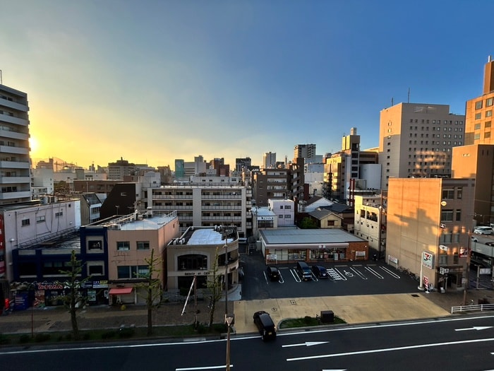 室内からの展望 ＴＨＥ ＨＩＬＬＳ ＫＯＫＵＲＡ