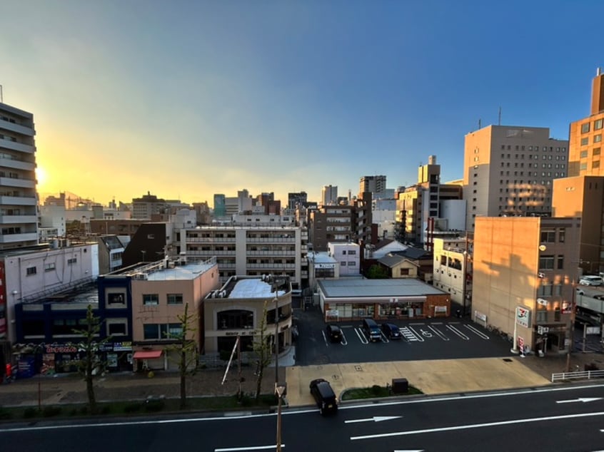 室内からの展望 ＴＨＥ ＨＩＬＬＳ ＫＯＫＵＲＡ
