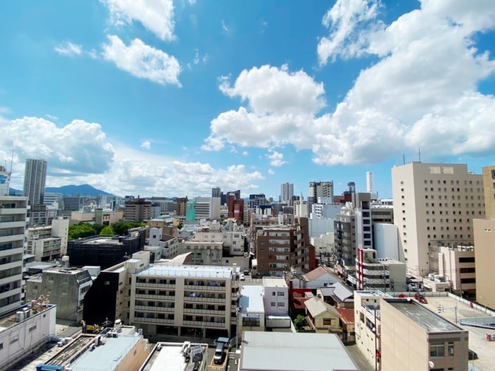 室内からの展望 ＴＨＥ ＨＩＬＬＳ ＫＯＫＵＲＡ