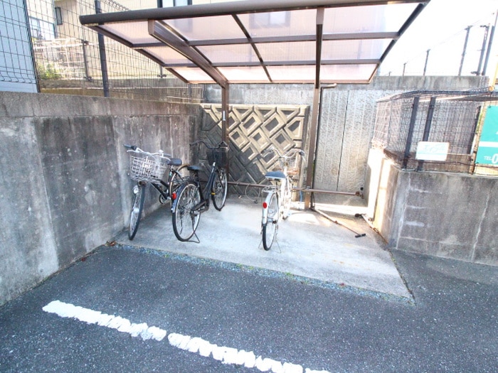 駐輪場 ニューウイングハイツ　F
