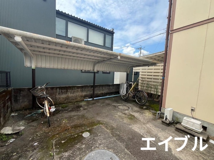 バイク置き場 ユーリンカーサ