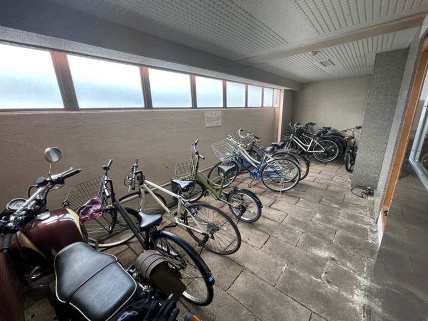 駐輪場 馬借タカヤコーポレーションビル
