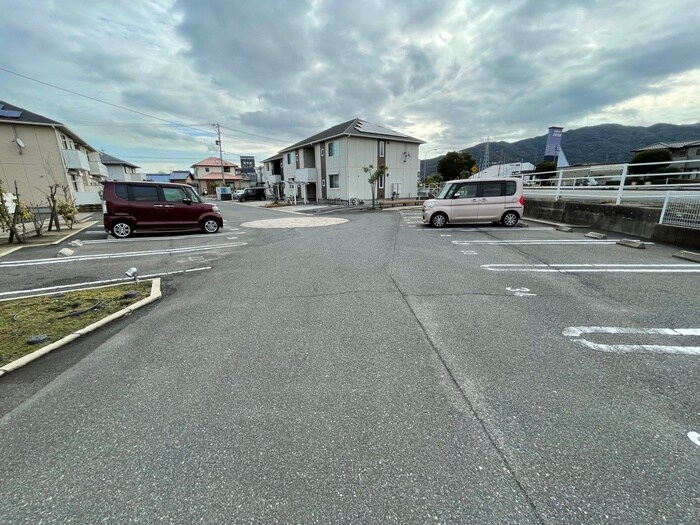 駐車場 パストラーレ潤崎E棟