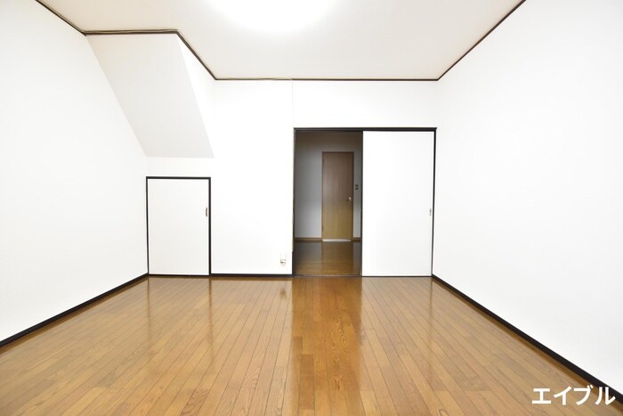 居室 シャイニ－春日