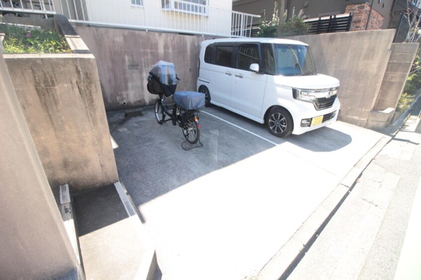 駐車場 ファミュ名島