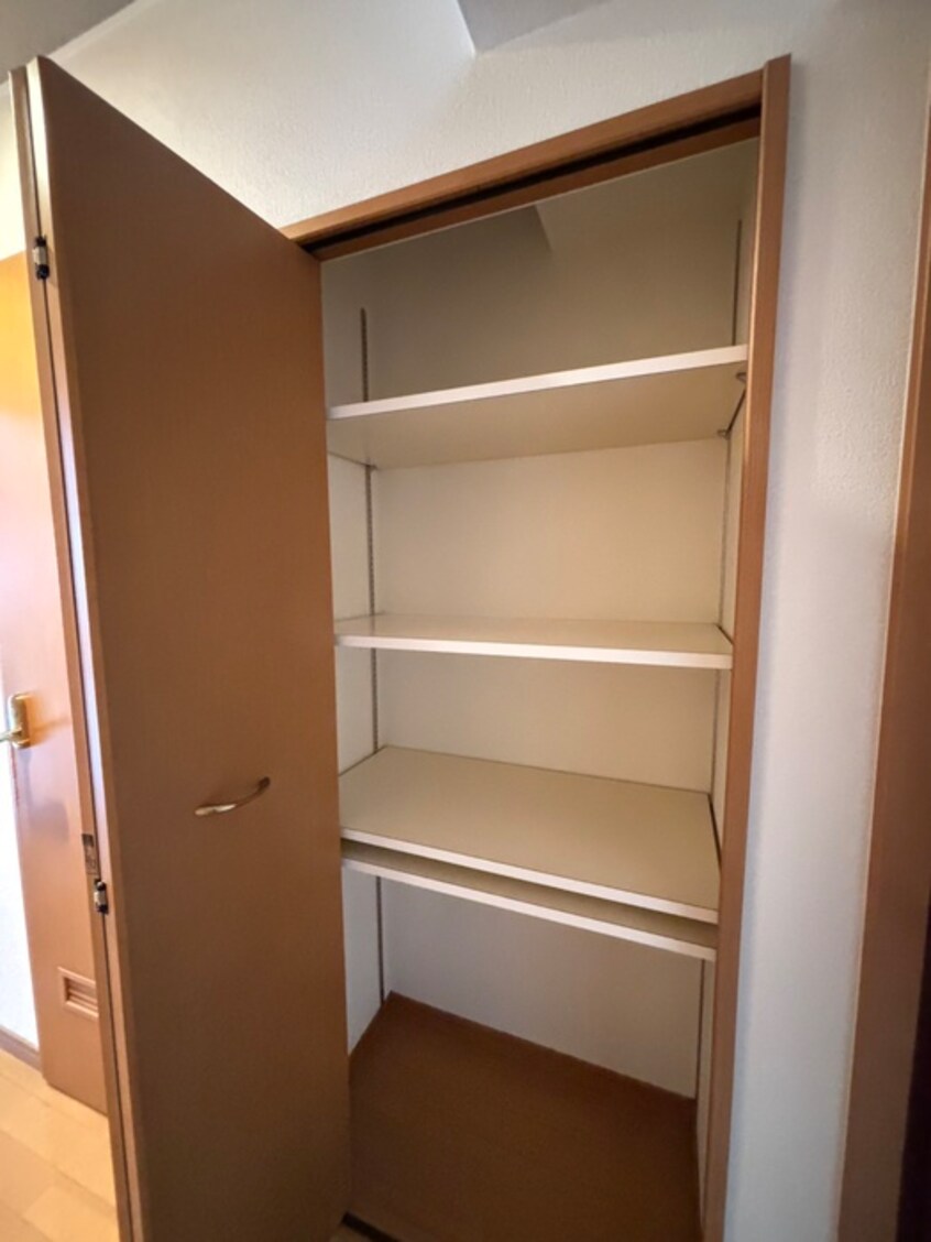 収納 コ－トハウス中島